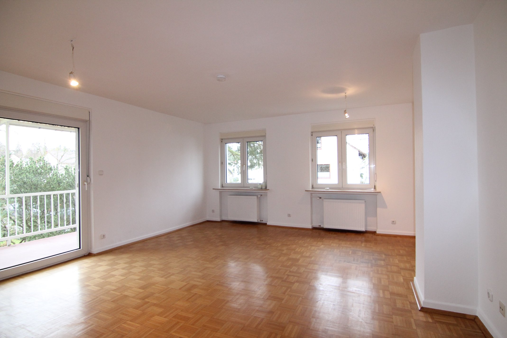 Schöne 2 Zimmer Wohnung mit Balkon und neuer Einbauküche in bester Wohnlage! bei Degenhardt Immobilien
